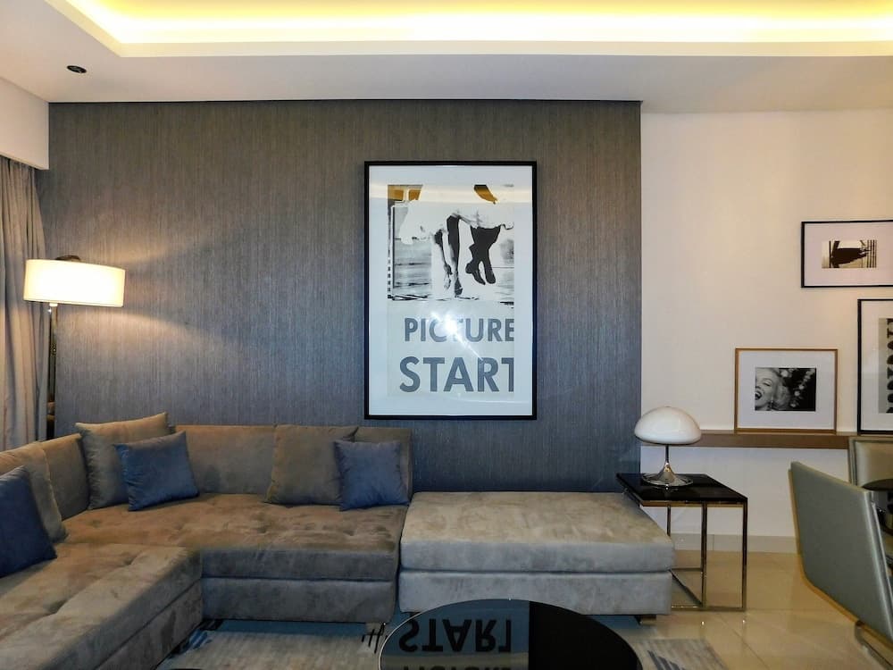 Luton Vacation Damac Paramount Tower 4