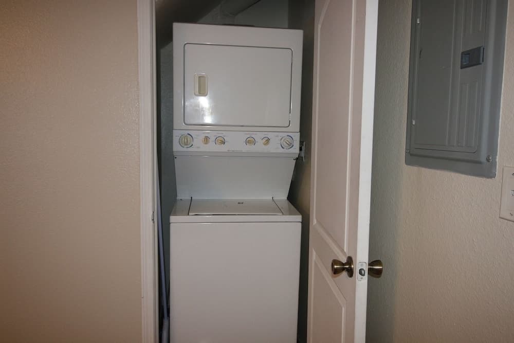 Gorgeous 2BD Apartment 13