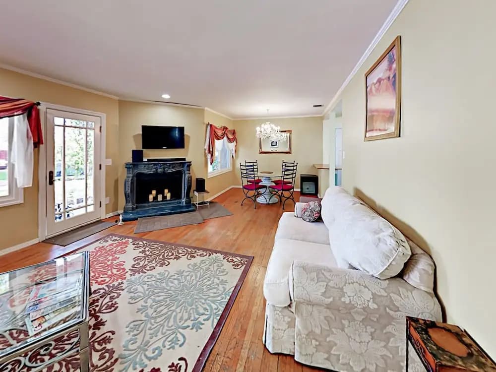 Charming Lake Balboa - 3 Br Home 8