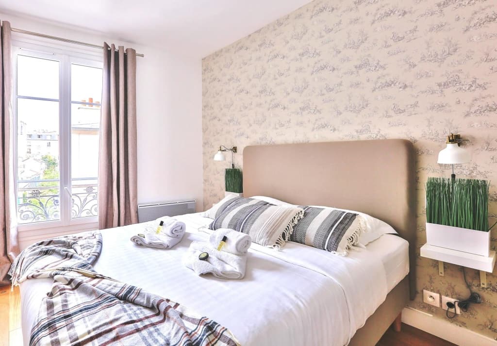 B  823 -  Buttes Chaumont - Spacieux appartement 10