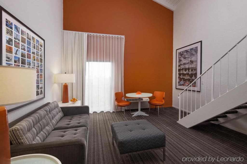 The Inn at Venice Beach 4