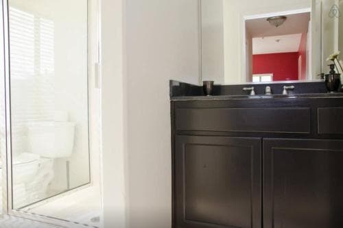 Luxury Apartment Near The Grove 6