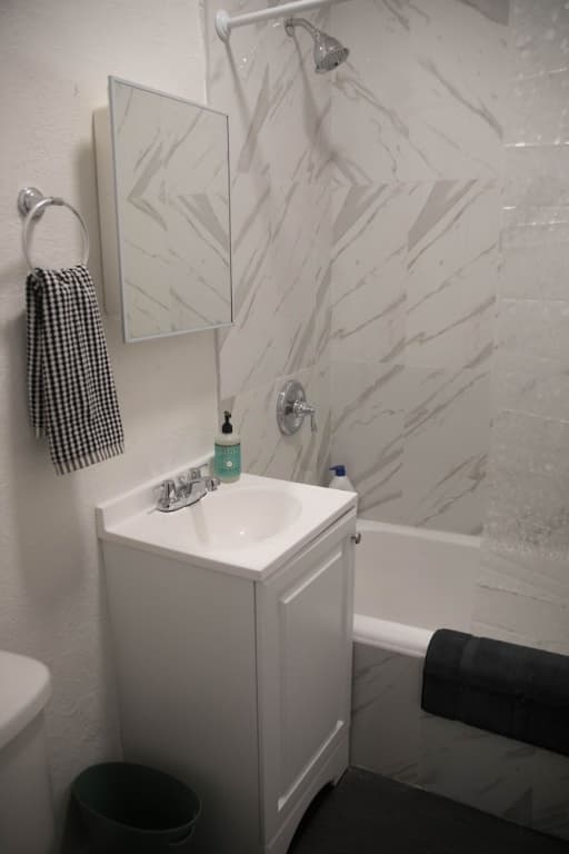 Charming Studio in Beverly Boulevard! Sleeps 2! 8