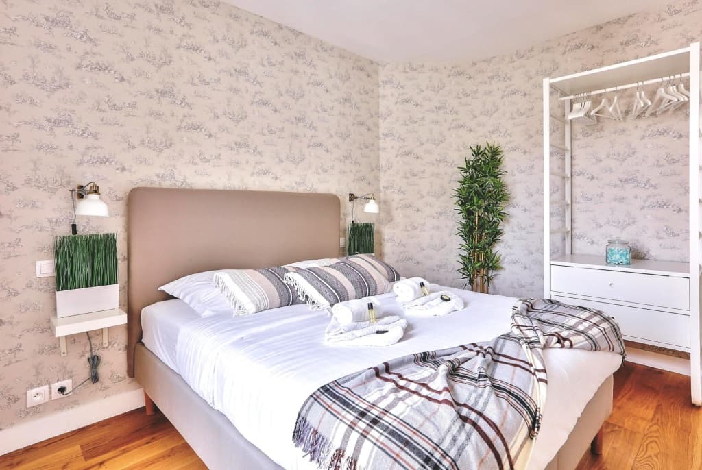 B  823 -  Buttes Chaumont - Spacieux appartement 4