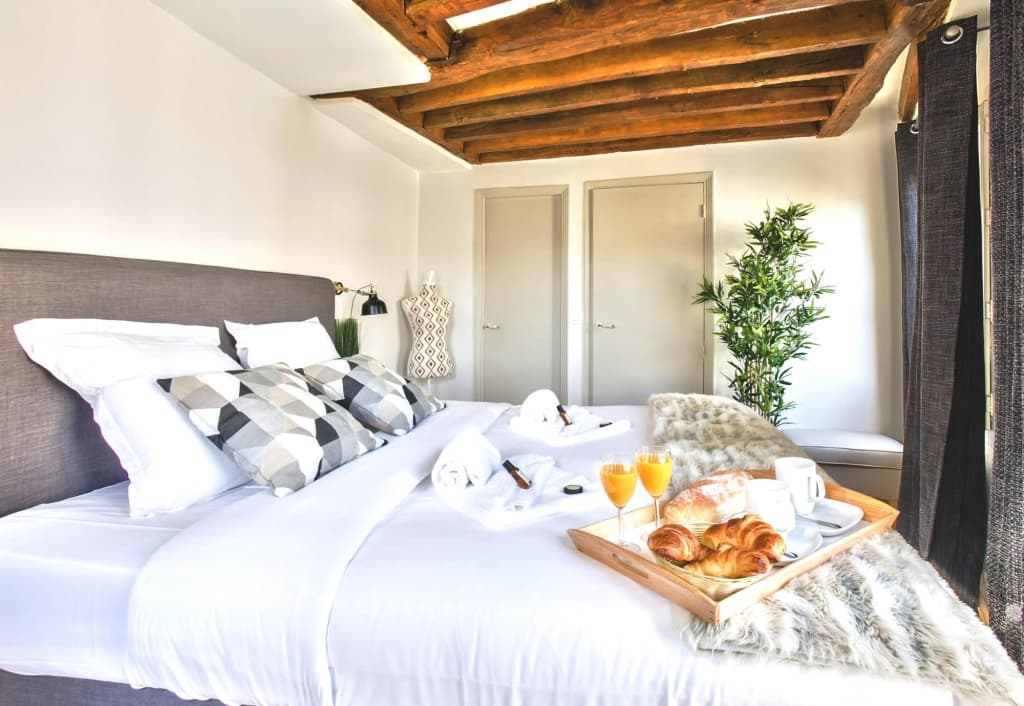 B 841  - Saint Germain des Près - Spacieux appartement 2