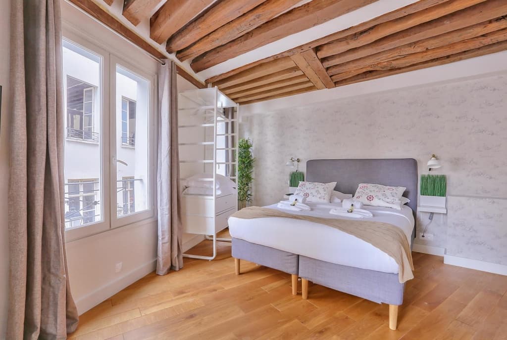 B 364 - Deluxe apartment in the heart of  Notre Dame 7