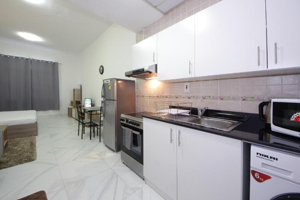 Signature Holiday Homes - Furnished Studio in Palace Tower 2, Silicon Oasis 9