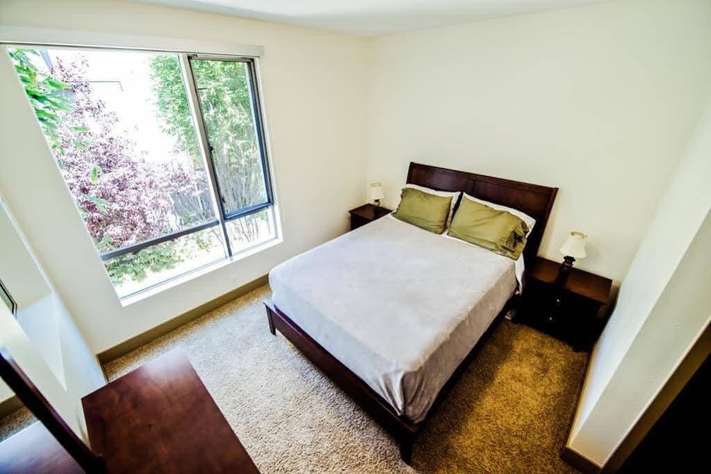 Hollywood and Highland Apartment 8