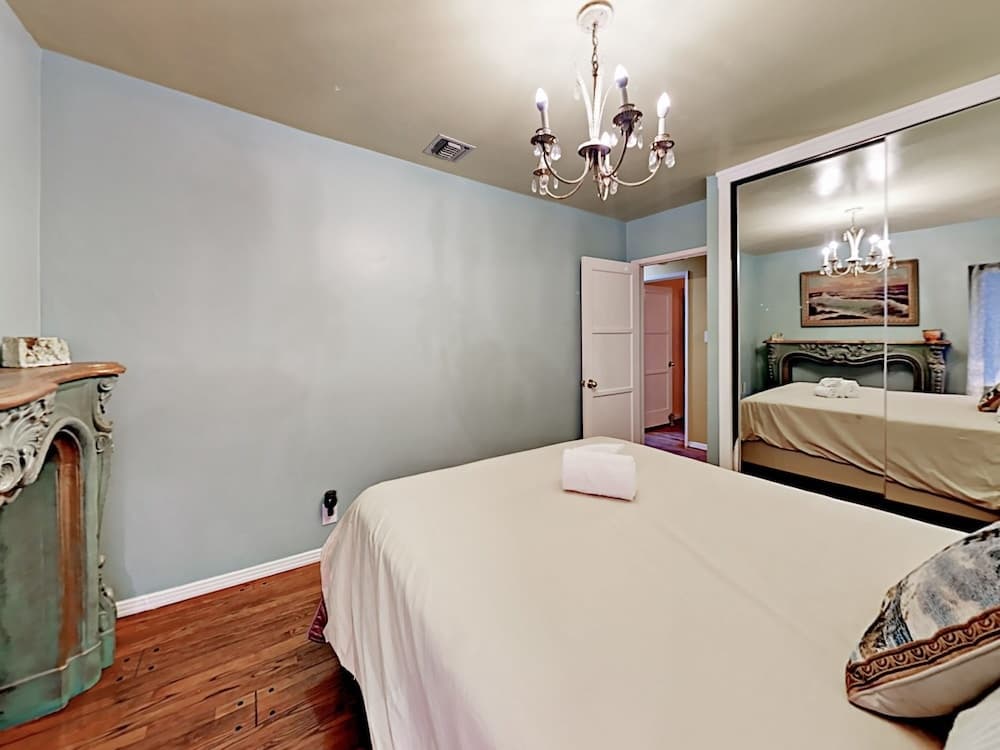 Charming Lake Balboa - 3 Br Home 7