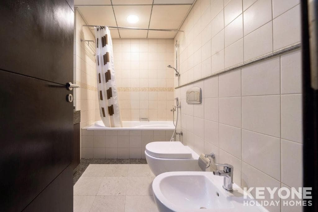 KeyOne - 1BR in Bay Central 7