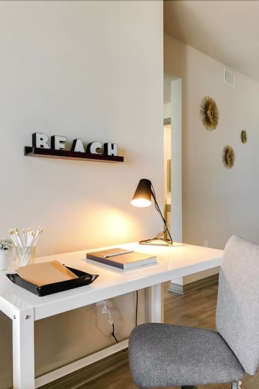 Walk to Venice Beach From a Sleek Apartment 17