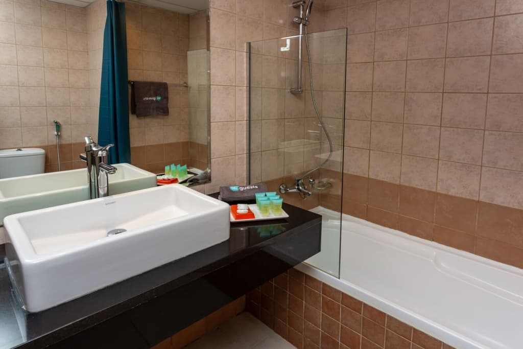 Modern and bright 1 BR apartment amazing views 12