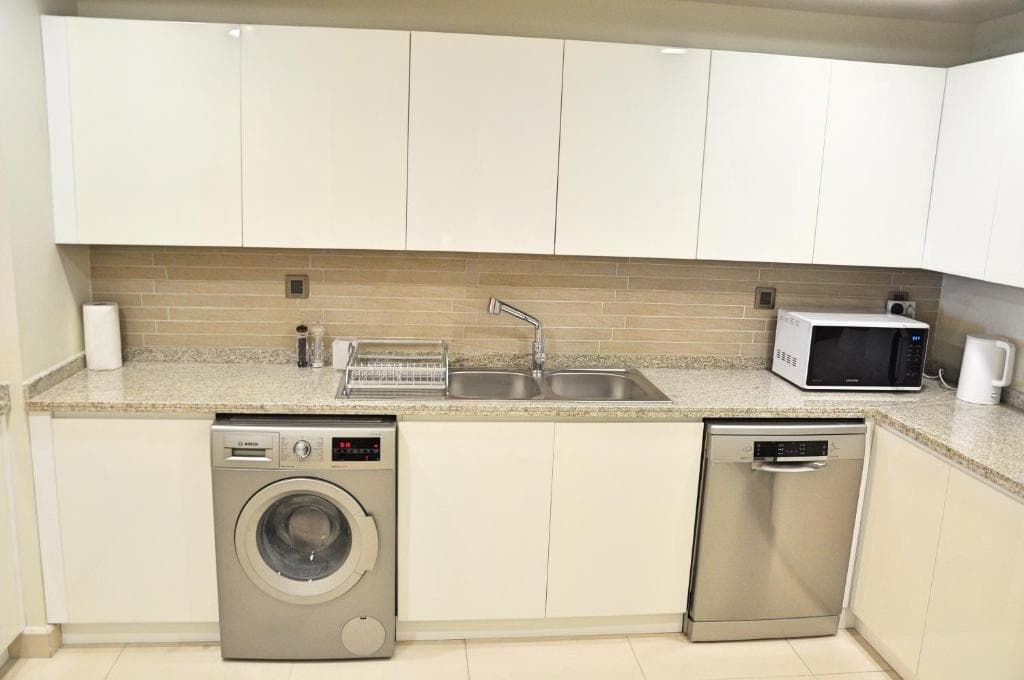 Spacious 4 bd and 2 bd apartments with amazing Sea view 8
