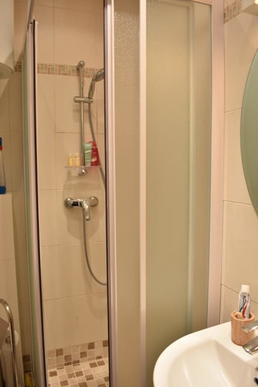 Simplistic 1 Bedroom Apartment in 17th 10