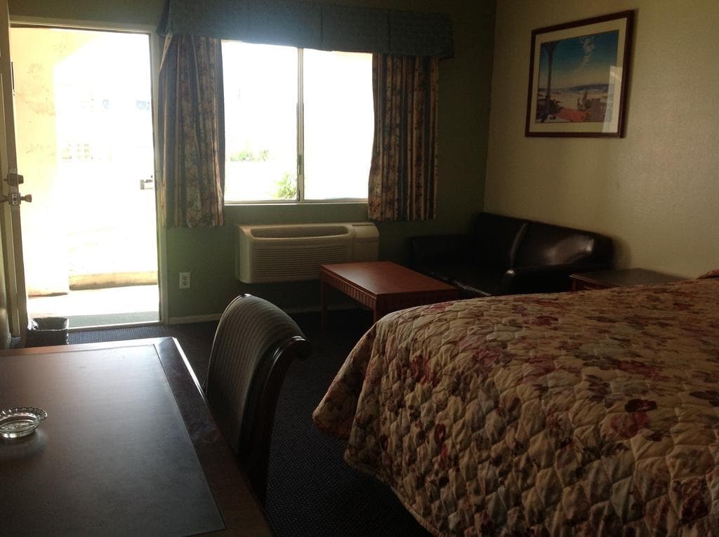 Crescent Inn 18