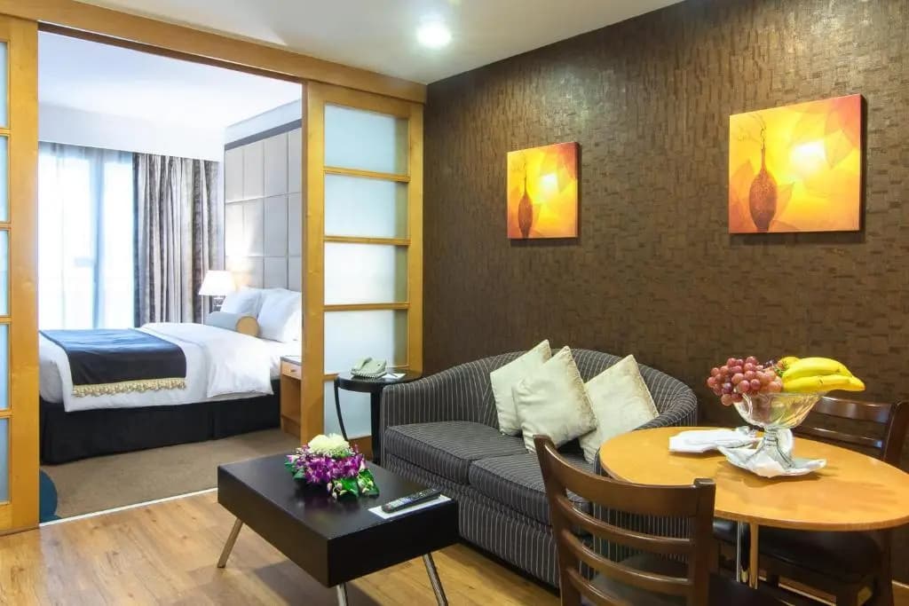 Savoy Suites Hotel Apartments 11