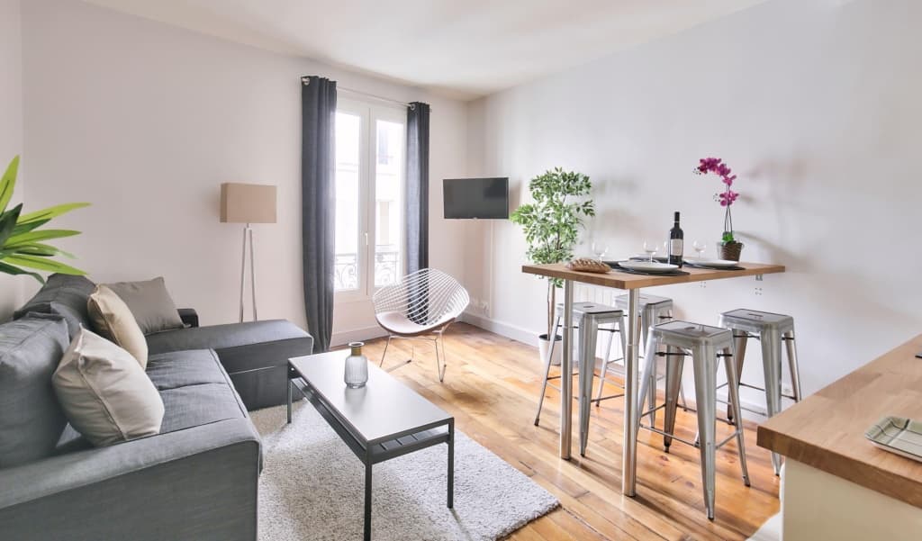 B 832  - Buttes Chaumont - Spacieux appartement 4