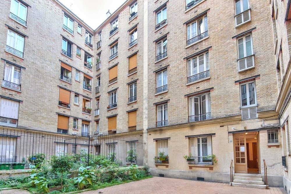 Charming Apartment for 2 in the 12th District 6