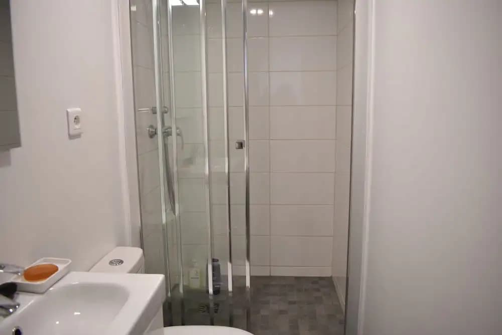 Spacious 3 Bedroom Apartment 6