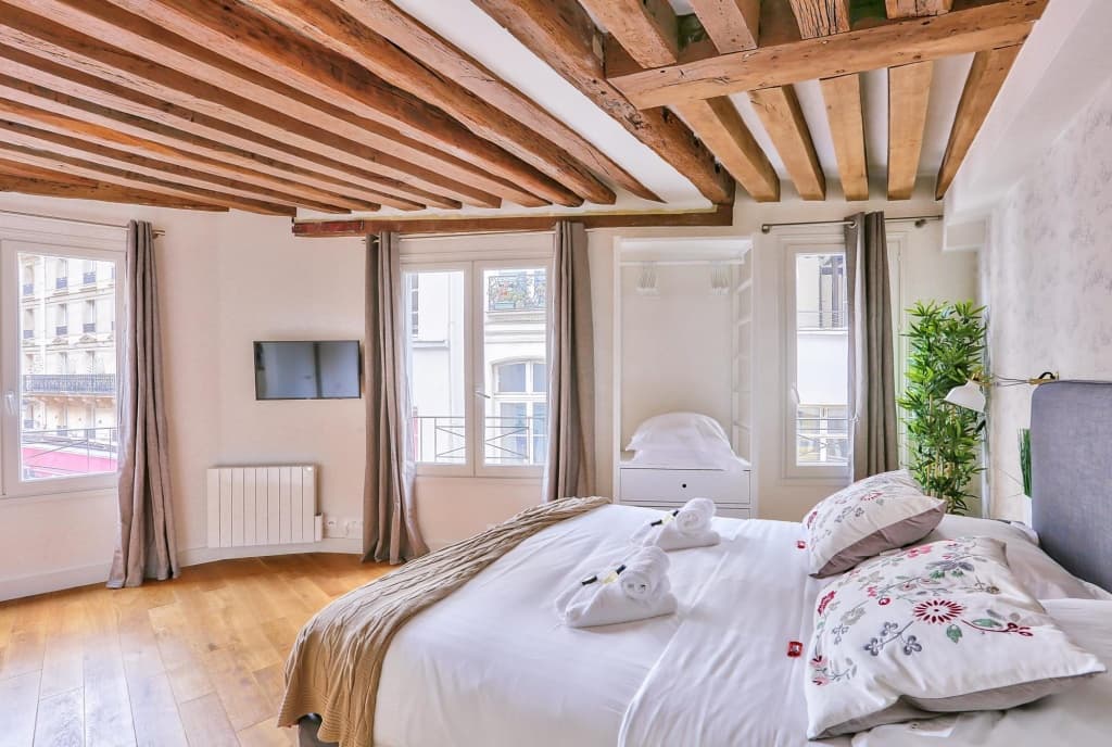 B 364 - Deluxe apartment in the heart of  Notre Dame 9