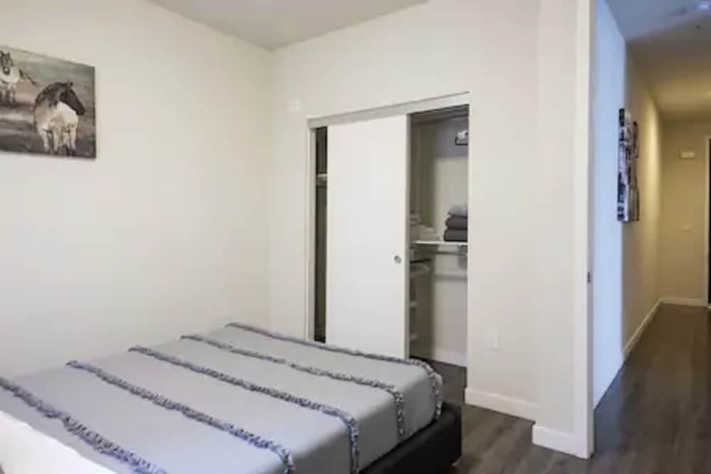 Downtown LA Fully Furnished Apartment 10