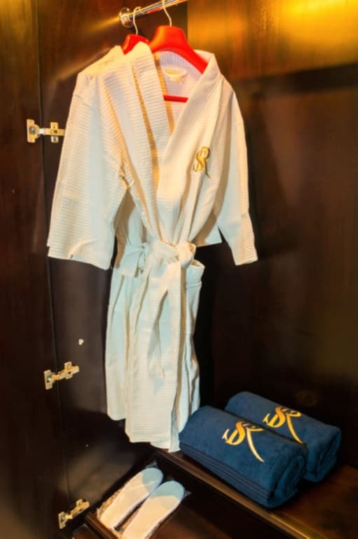 Incredible Stay at Dubai Old Town Souk Al Bahar 11