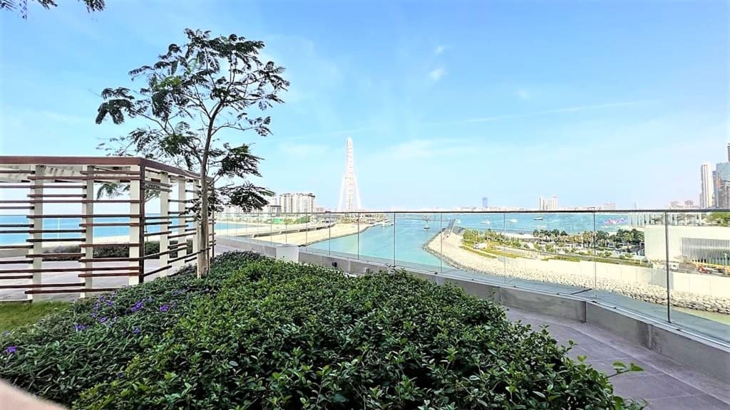 Luxury beach front apartment with balcony Dubai Marina 19