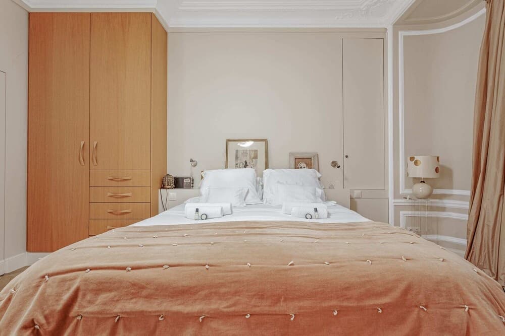 Beautiful Lavish Apartment for 6 in Paris VII by Guestready 6