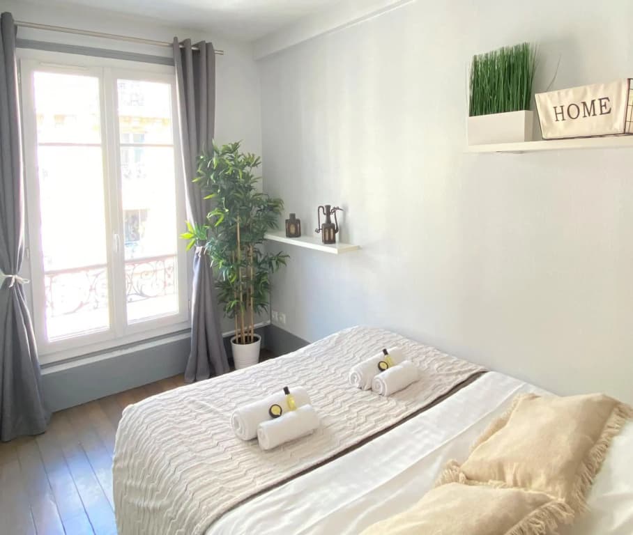 827 - Champ de Mars - Appartement parisien 1