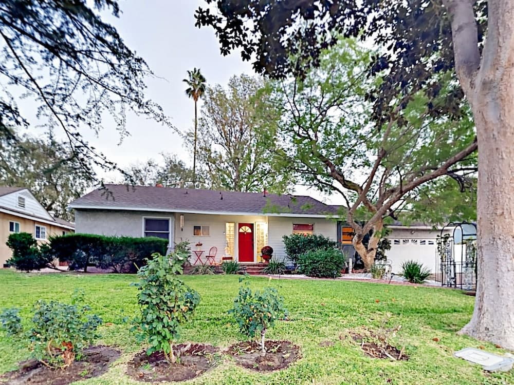 Charming Lake Balboa - 3 Br Home 16