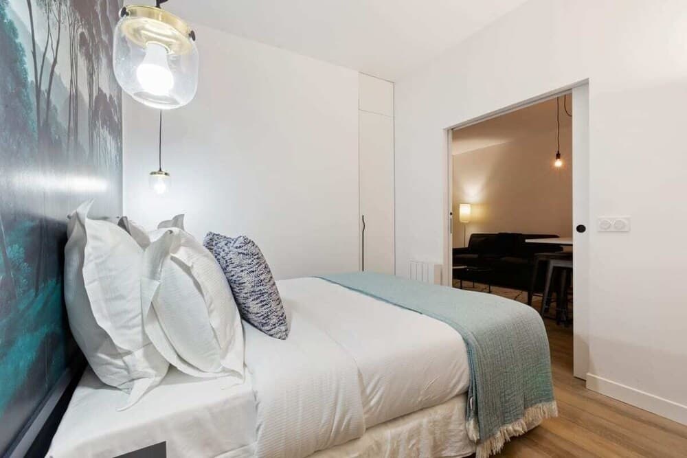 Chic & Contemporary Apartment With Two Bedroom 20