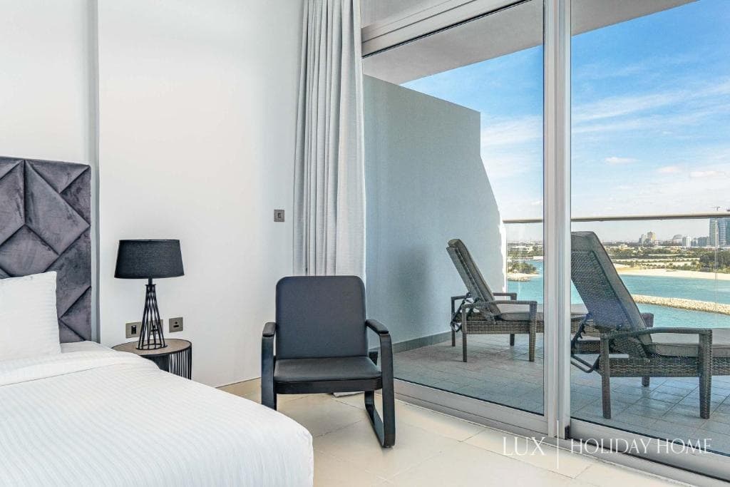 LUX - Opulent Island Suite Burj Khalifa View 1 14