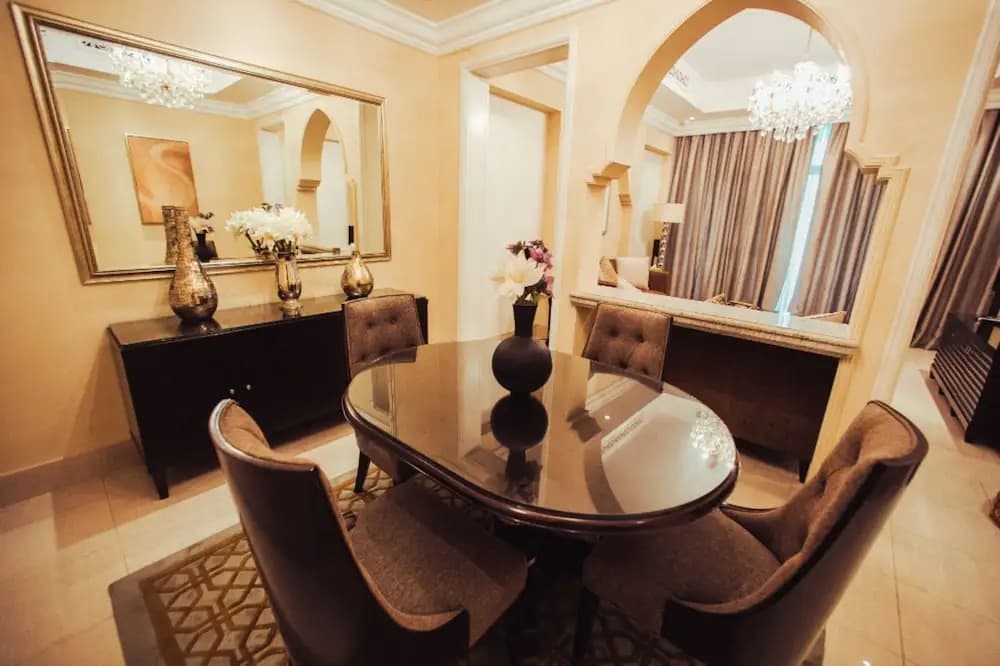 Incredible Stay at Dubai Old Town Souk Al Bahar 2