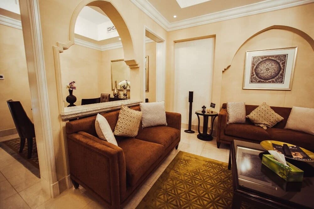 Incredible Stay at Dubai Old Town Souk Al Bahar 18