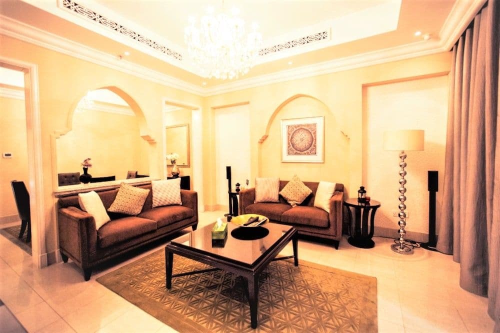 Incredible Stay at Dubai Old Town Souk Al Bahar 19