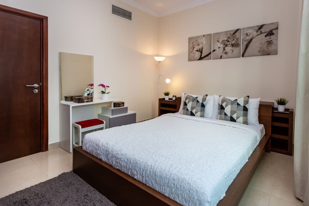 Modern and bright 1 BR apartment amazing views 2