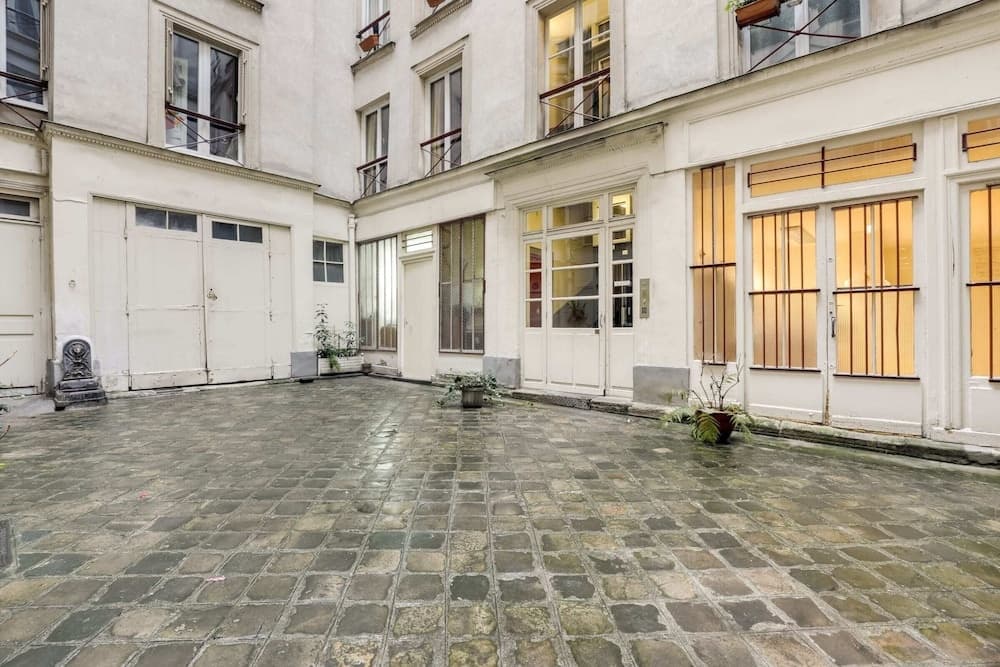 Magnificent Apartment Near Republique 3