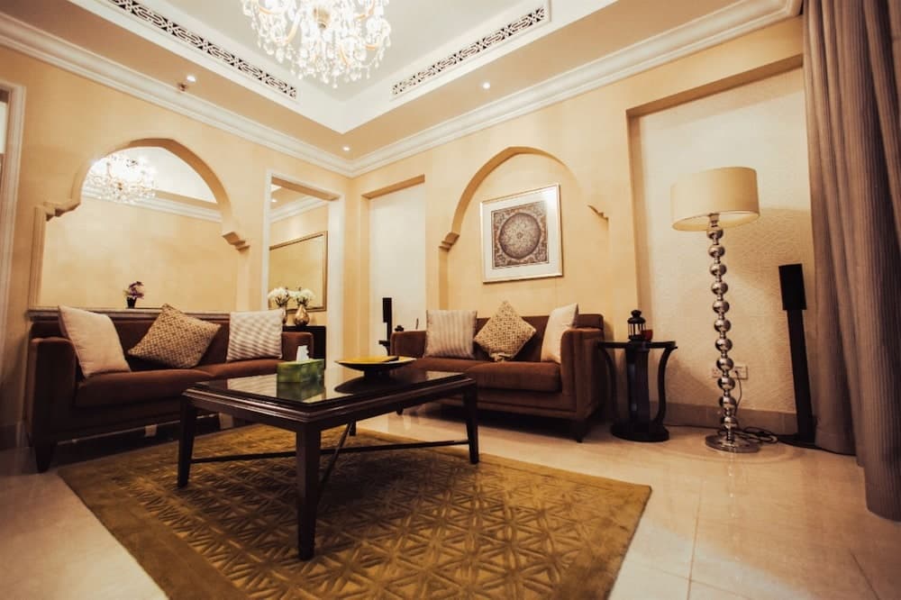 Incredible Stay at Dubai Old Town Souk Al Bahar 9