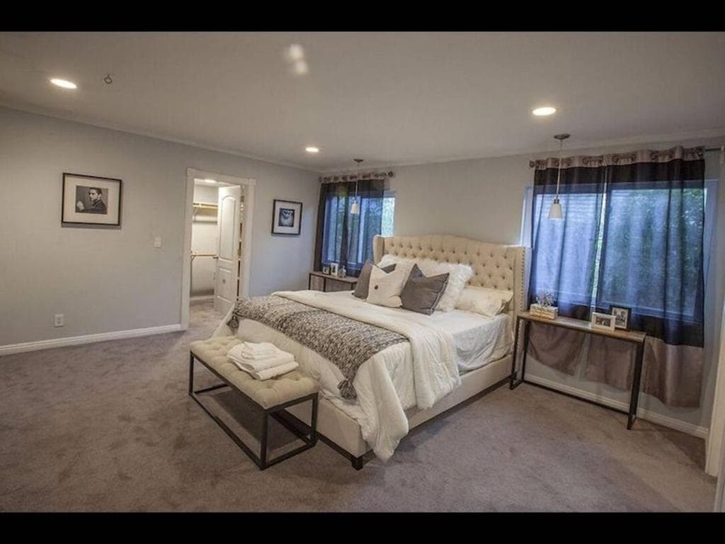 Charming Duplex Home 8