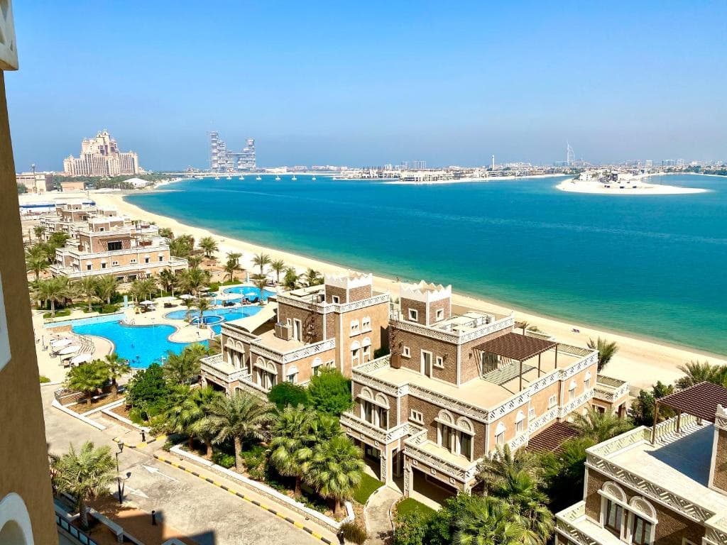 Spacious 4 bd and 2 bd apartments with amazing Sea view 9