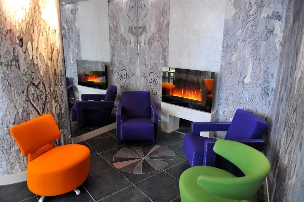 Apostrophe Hotel 2