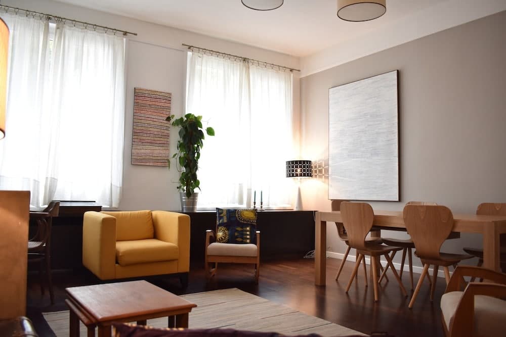 Spacious 3 Bedroom Apartment 9