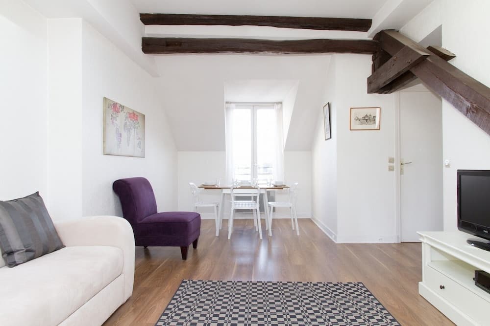 Le Marais - Beaubourg Apartment 10
