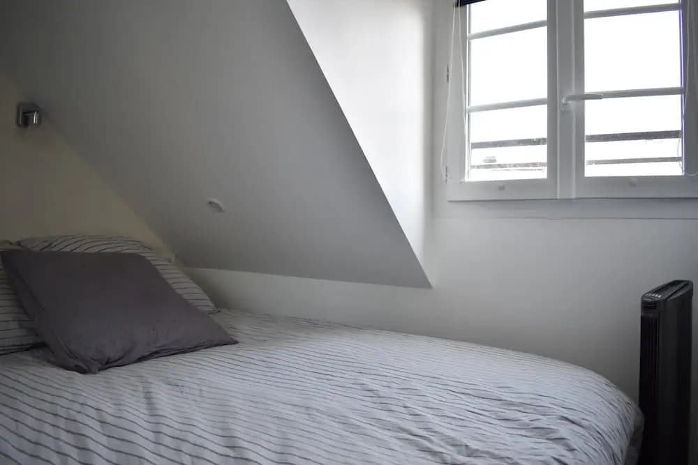 Cosy Renovated 1 Bedroom Apartment in 10th 1