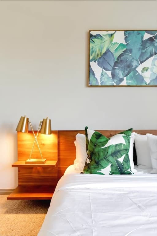 Walk to Venice Beach From a Sleek Apartment 20