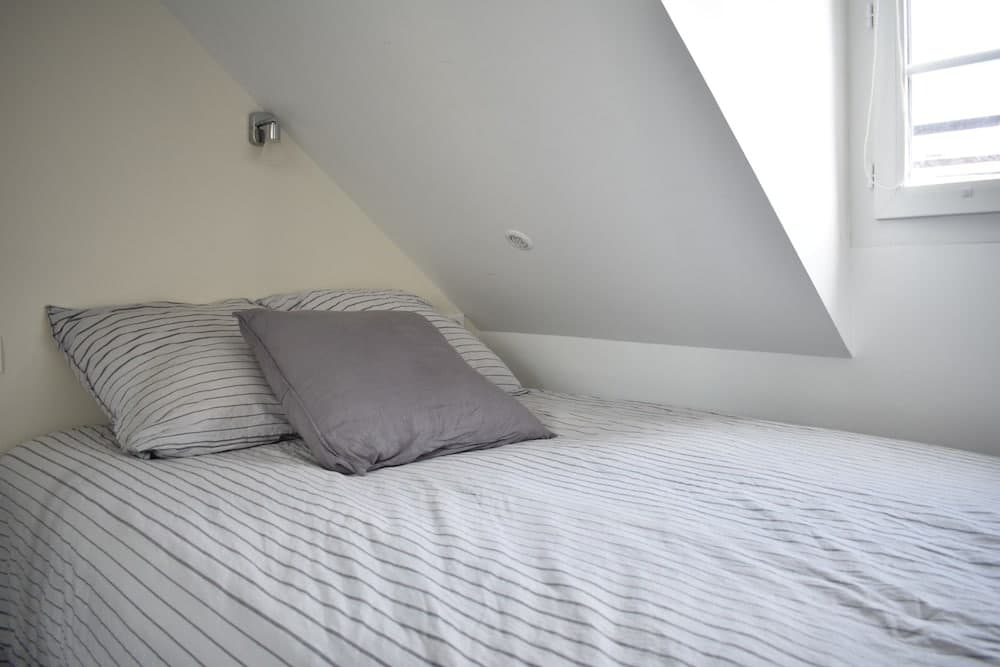 Cosy Renovated 1 Bedroom Apartment in 10th 2