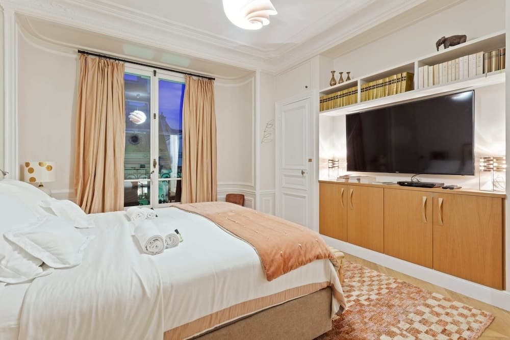 Beautiful Lavish Apartment for 6 in Paris VII by Guestready 19
