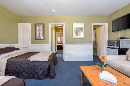 Wilshire Motel 16