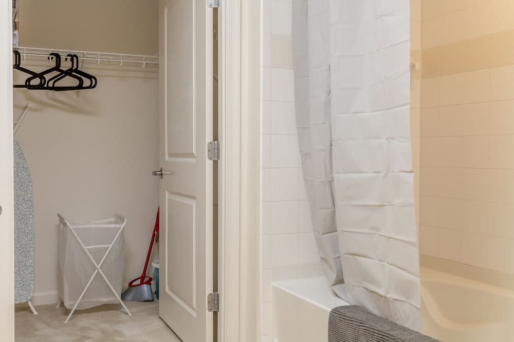 Downtown LA Fully Furnished Apartment 17