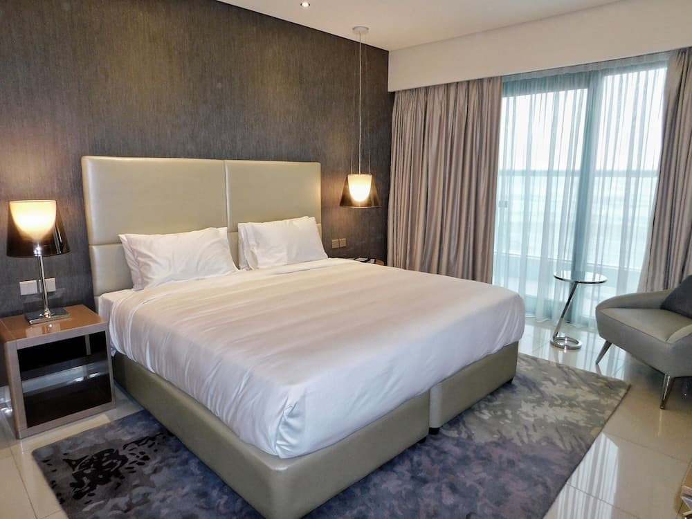 Luton Vacation Damac Paramount Tower 18